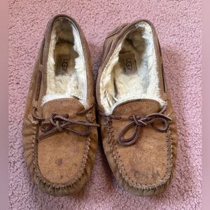 UGG Dakota Tan Chestnut Suede Moccasin Slippers
US 8 well worn